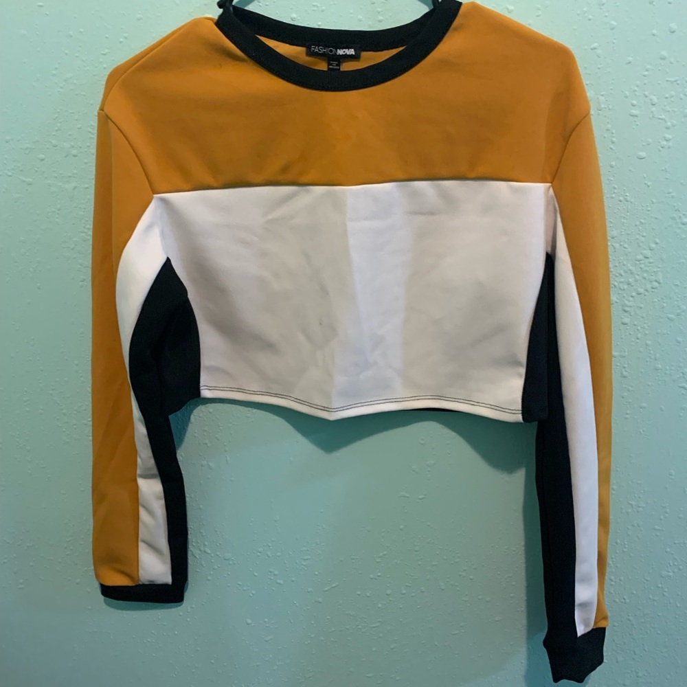 Fashion Nova long sleeve crop top and skirt to match. Size medium